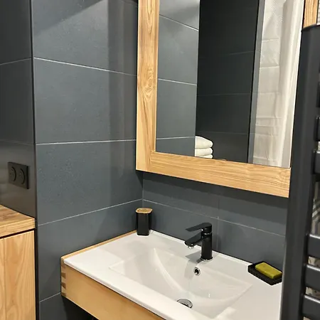 Carnot Place Apartment *